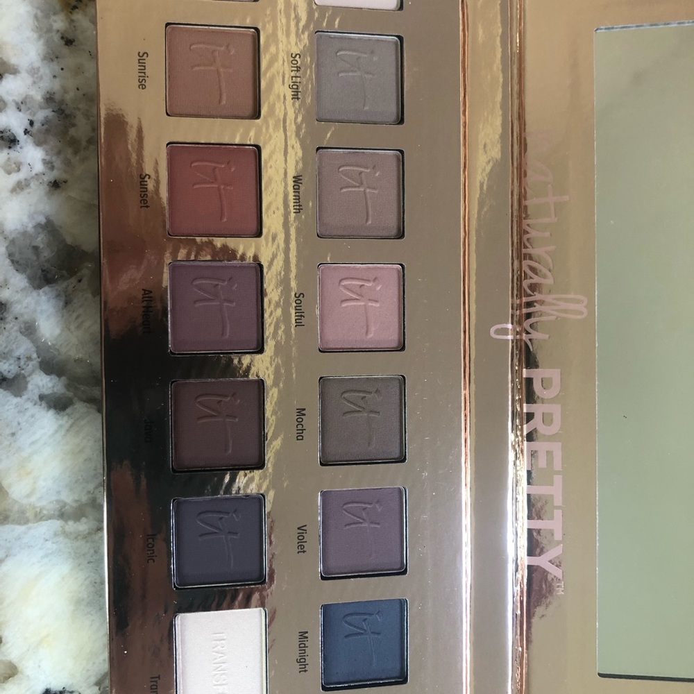 IT cosmetics Naturall Pretty